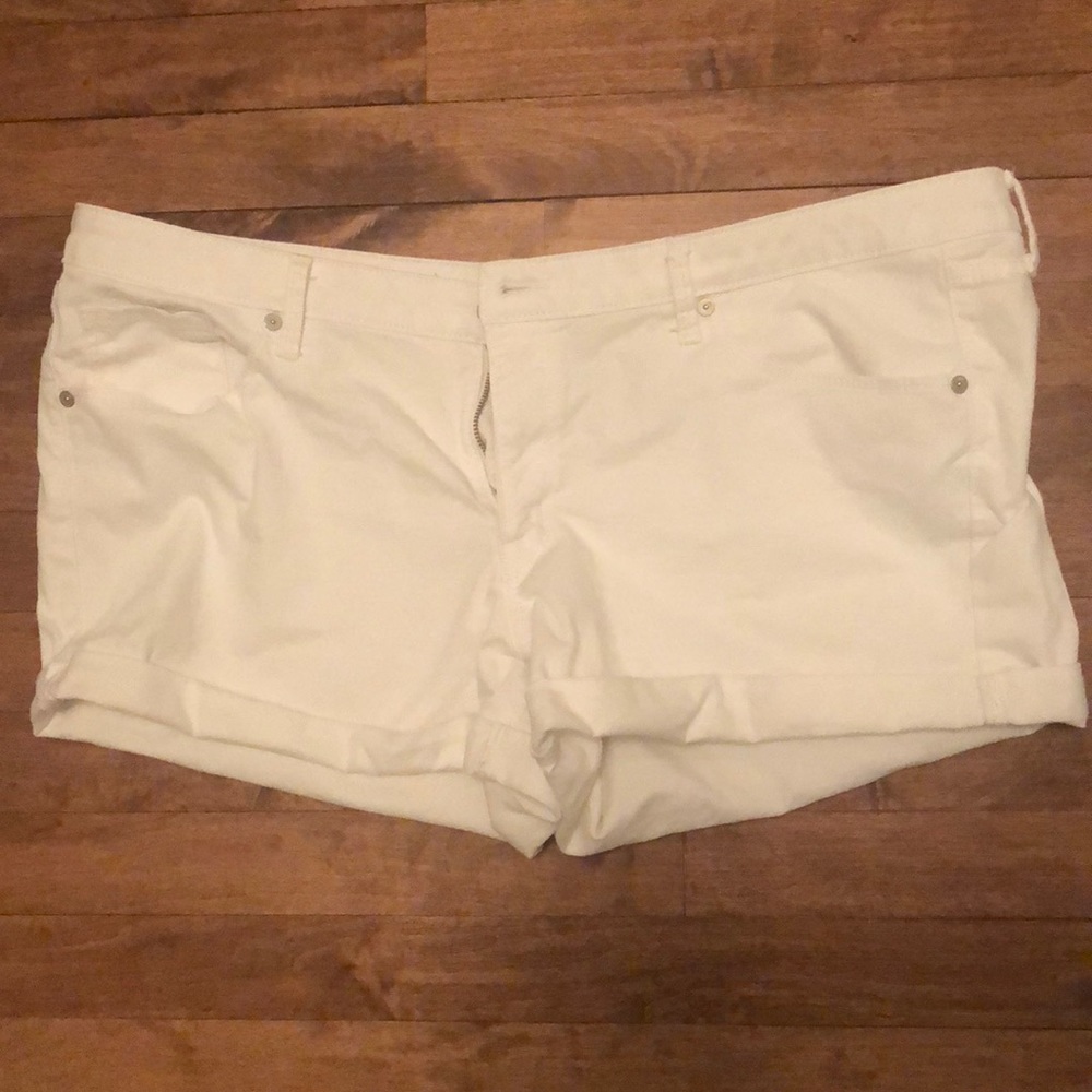 Mossimo White Mid Rise Shorts Size 18